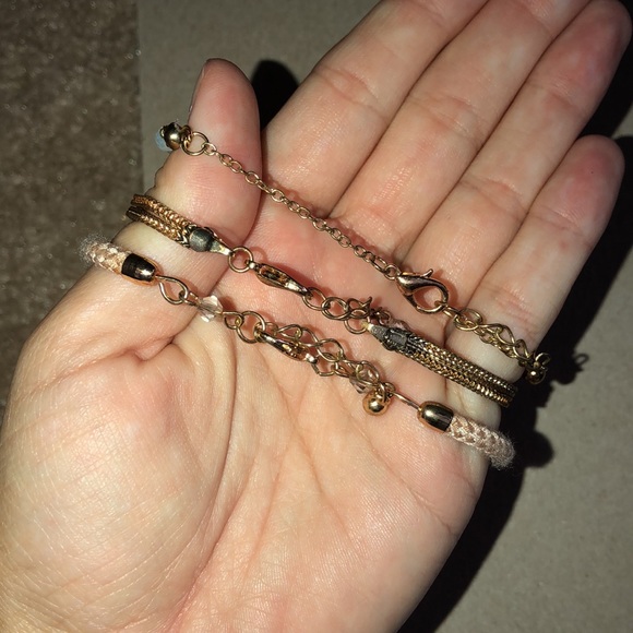 3 Set Bracelets - Picture 2 of 6